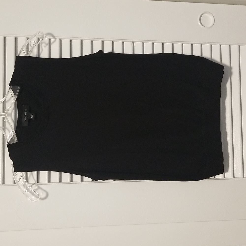 ANN TAYLOR sleeveless sweater